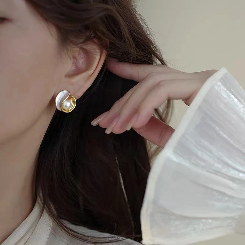 铜合金耳饰 A简约气质珠珠耳钉设计感弧形百搭通勤温柔耳饰E023