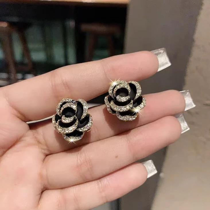 铜合金耳饰 B时尚黑色花朵耳钉扣小众高级双十一复古耳饰E1930