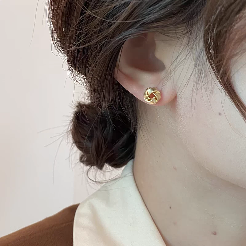 铜合金耳饰 小巧缠绕耳钉设计感百搭通勤个性时尚小众耳饰E2460