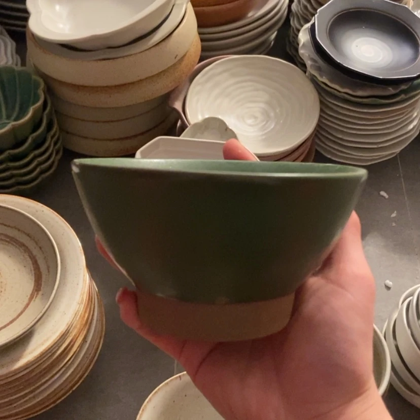 【闪购商品】瓷盘微瑕绿色粗陶米饭碗