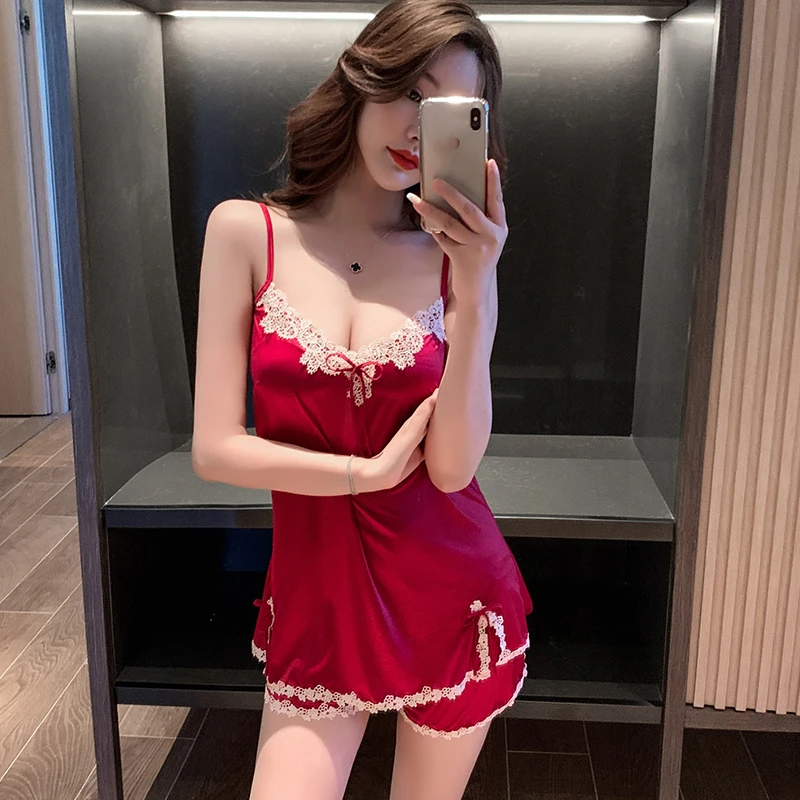 吊带冰丝睡衣女夏季高级感薄款性感露背蕾丝花边镂空居家两件套装