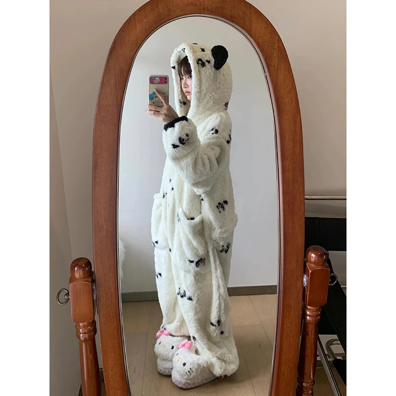 韩版熊猫珊瑚绒睡衣女冬季新款连帽保暖加绒加厚可外穿连体家居服