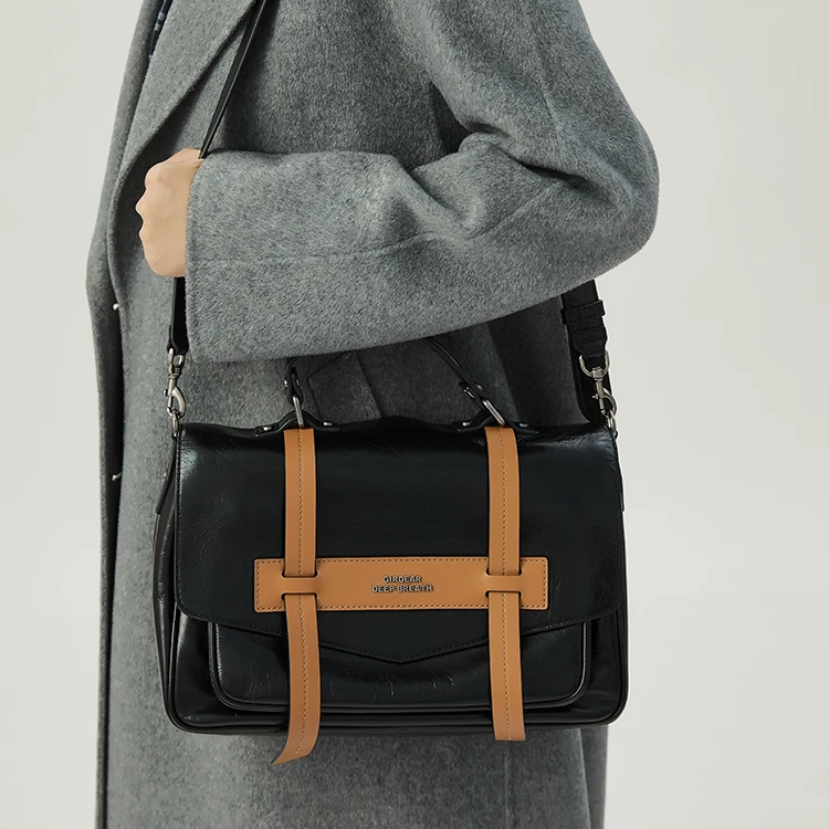 哥弟真的好女包 牛皮复古大号柔软褶皱皮单肩斜挎邮差包AB10210