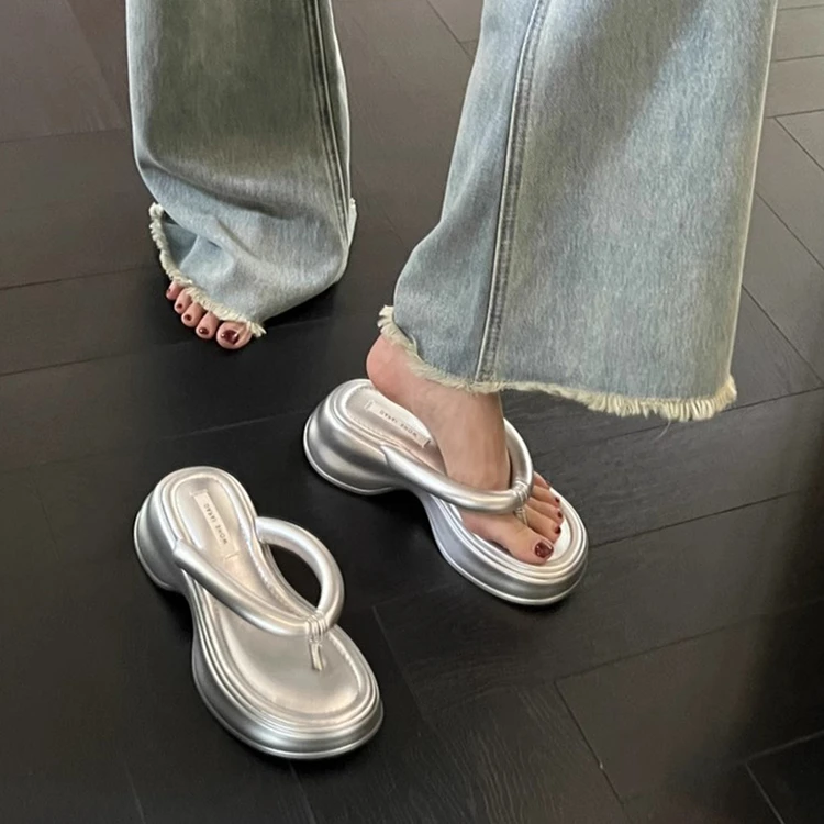 厚底人字拖女夏外穿2024新款高级感时尚海边沙滩增高跟夹脚凉拖鞋