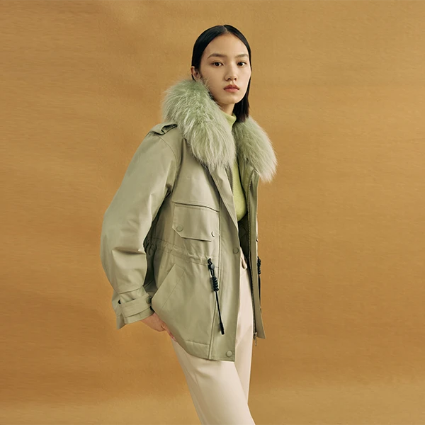 《李易行》M431792工装派克白鸭绒羽绒服2024冬季大毛领收腰短款