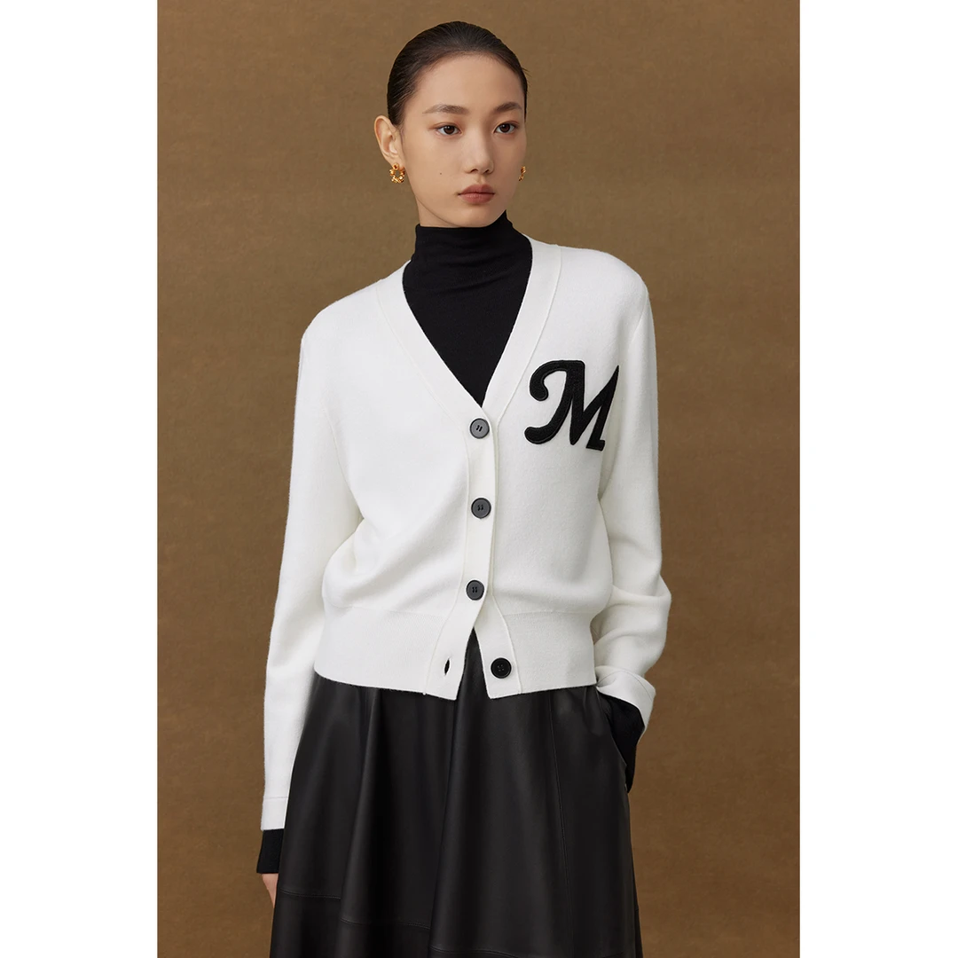 【小北专属】羊毛混纺开衫黑白撞色字母刺绣针织衫MC731309365