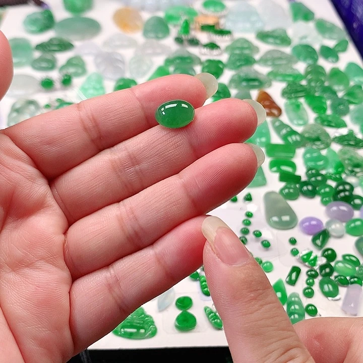 翡翠颈饰未镶嵌翡翠