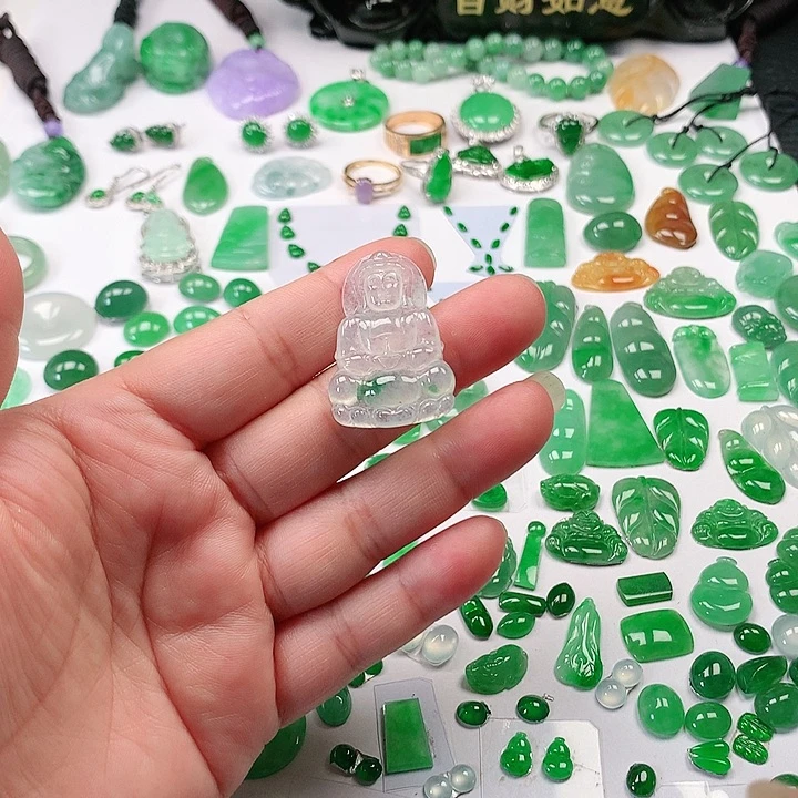 翡翠颈饰未镶嵌翡翠