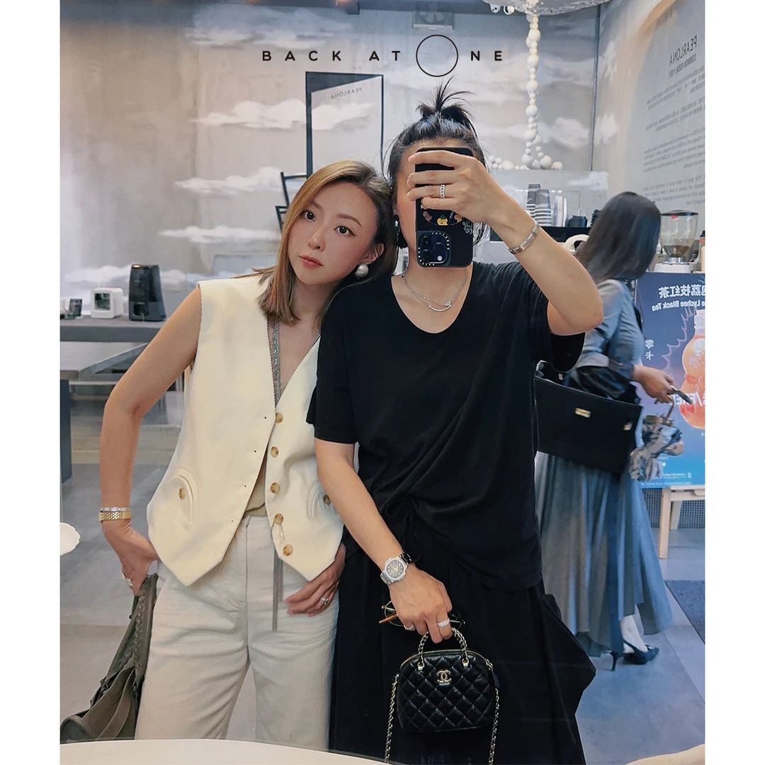 BackAtOne  “月亮湾”  深V领月牙袋白色灯芯绒马甲 BEF-1BE383E-K