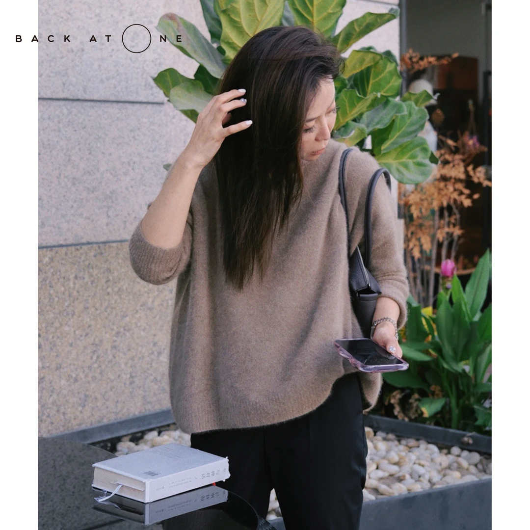 BackAtOne  ”一只小泰迪“ 棕色廓形云朵揉感套头衫 BDF-1AB009H-k
