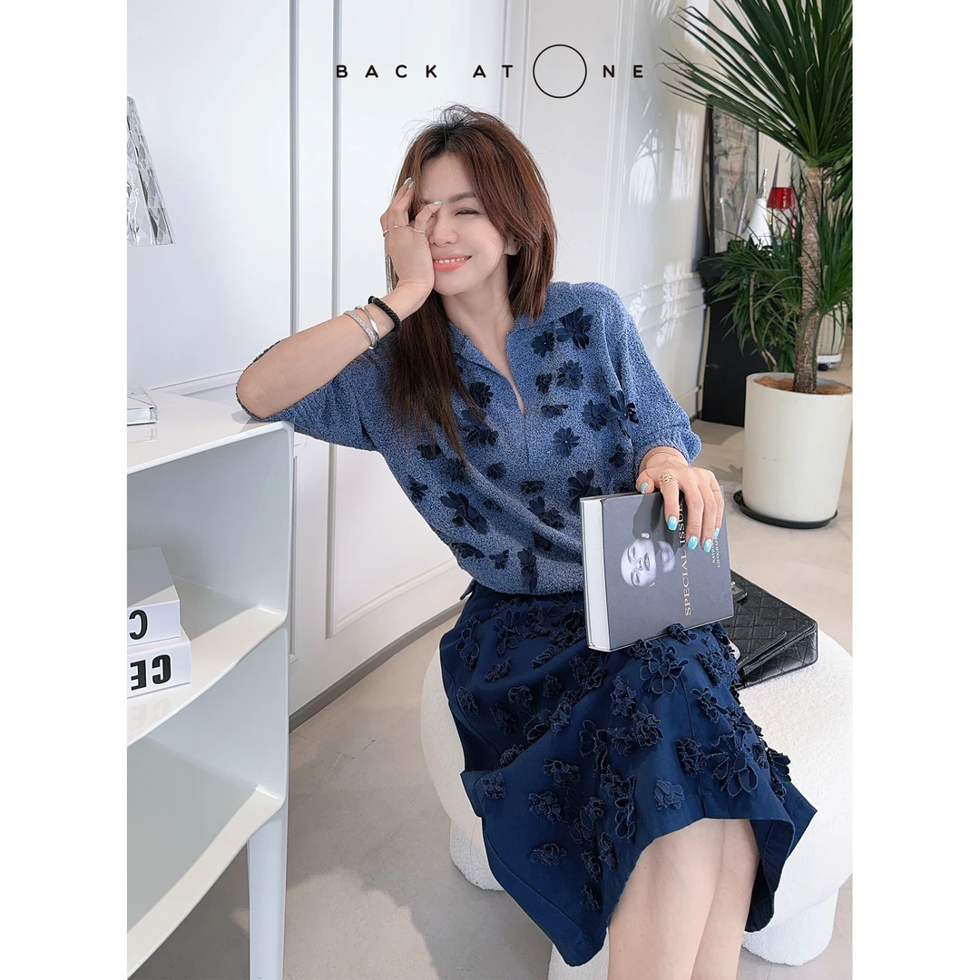 BackAtOne  “蓝调花园”POLO领蓝色立体花朵针织衫  BES-1AB139H-K