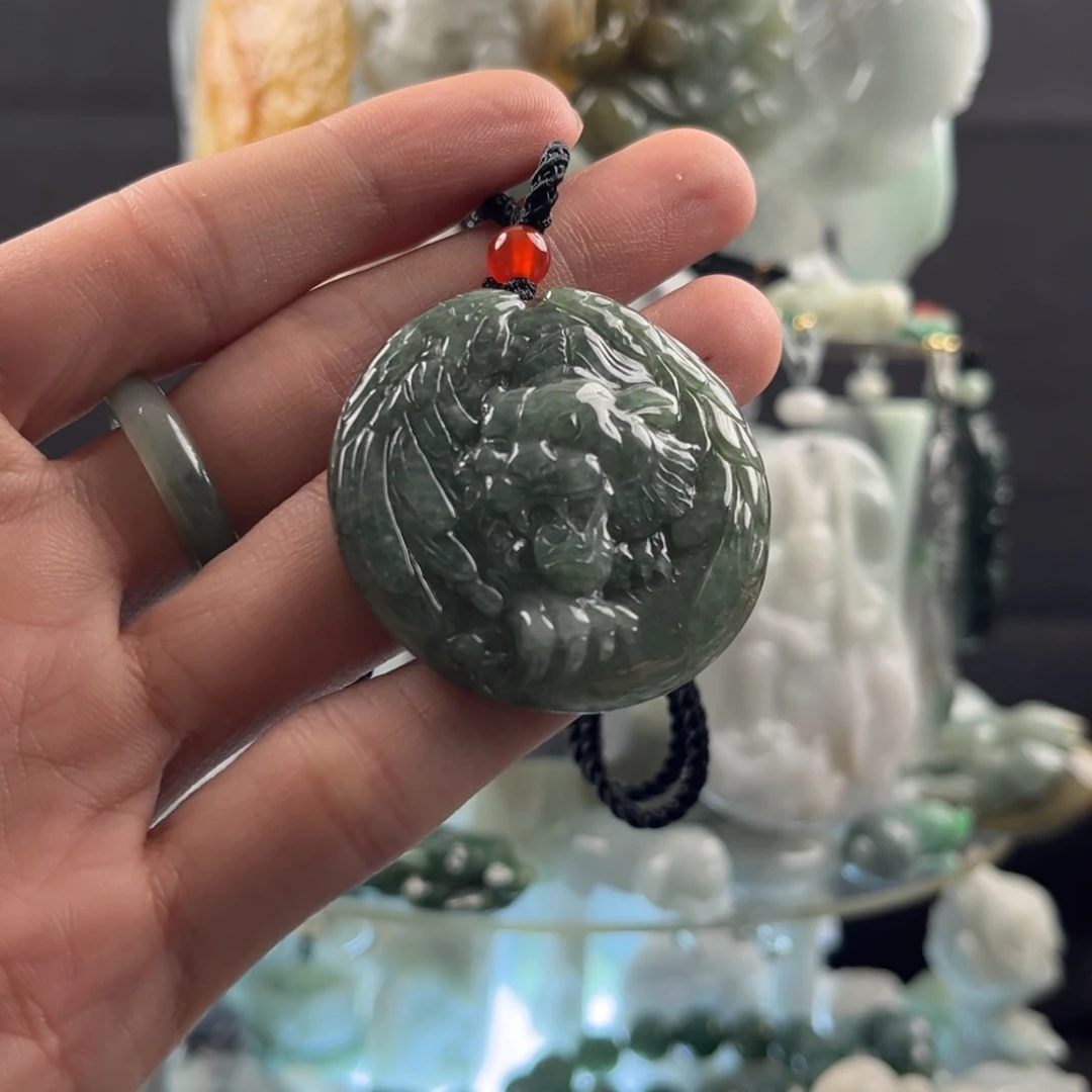 翡翠颈饰未镶嵌飞天虎