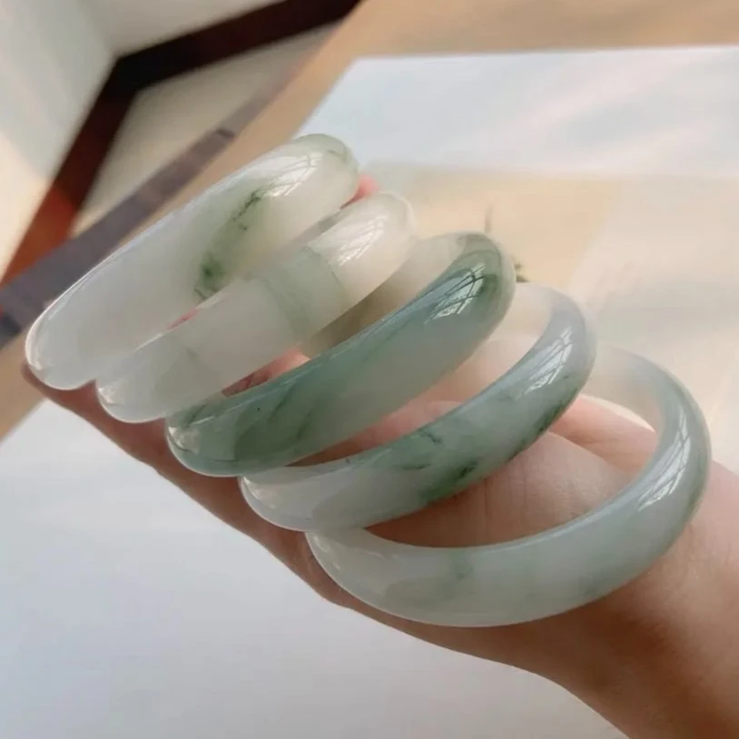 138-天然天山翠白色手镯绿色少女冰透水润（多样性发货拍一发一）