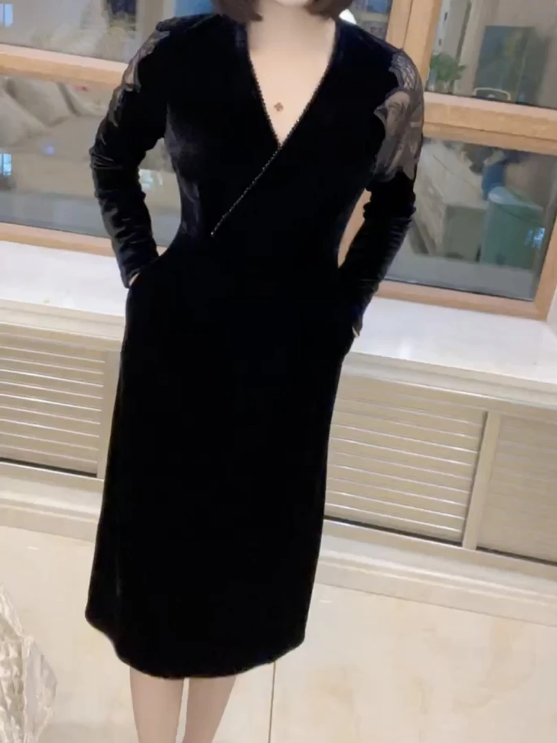 韩版V领雷丝拼接镂空女丝绒连衣裙时尚洋气优雅轻奢显瘦黑色裙子