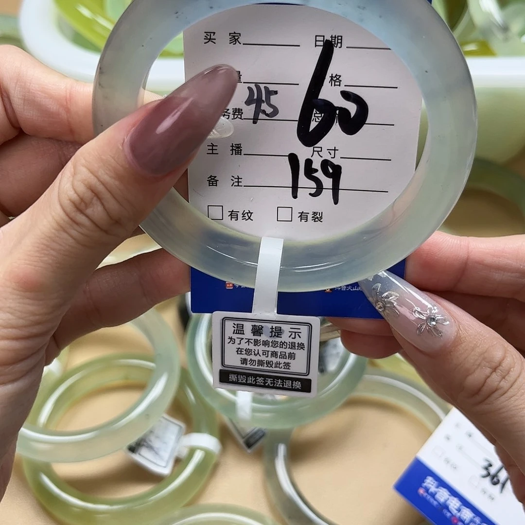 蛇纹石玉手镯未镶嵌噜**?