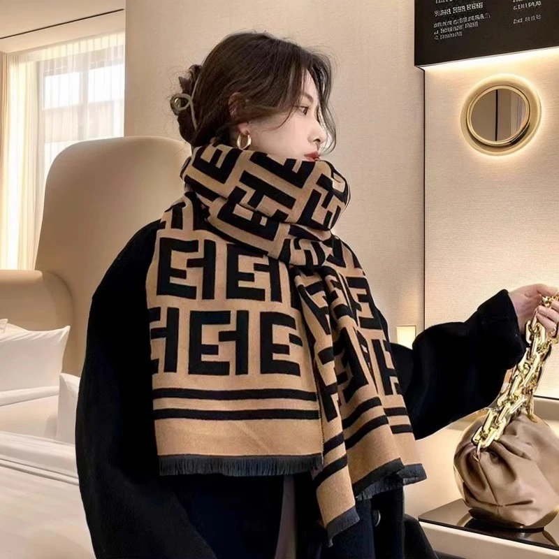 法国轻奢羊绒围巾女秋冬季2025新款加厚保暖高级感披肩两用围脖潮