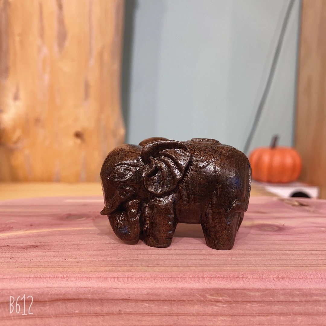 实木摆件 黑色大象 681
