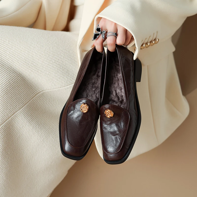 2023年冬季复古粗跟纯色圆头乐福鞋时尚百搭真皮方头秋冬