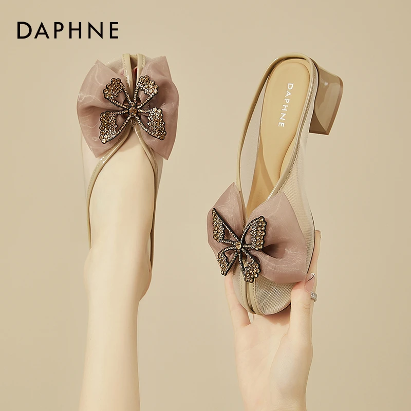 达芙妮网纱粗跟半软底夏季女2025蝴蝶结水钻包头软底仙女风一脚蹬