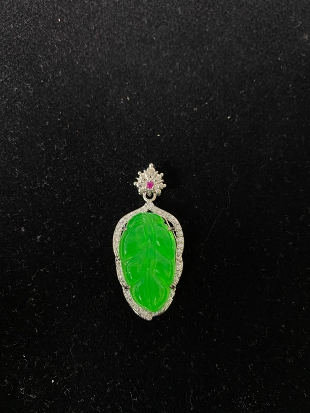 多样性发其一 翡翠叶子吊坠 A190