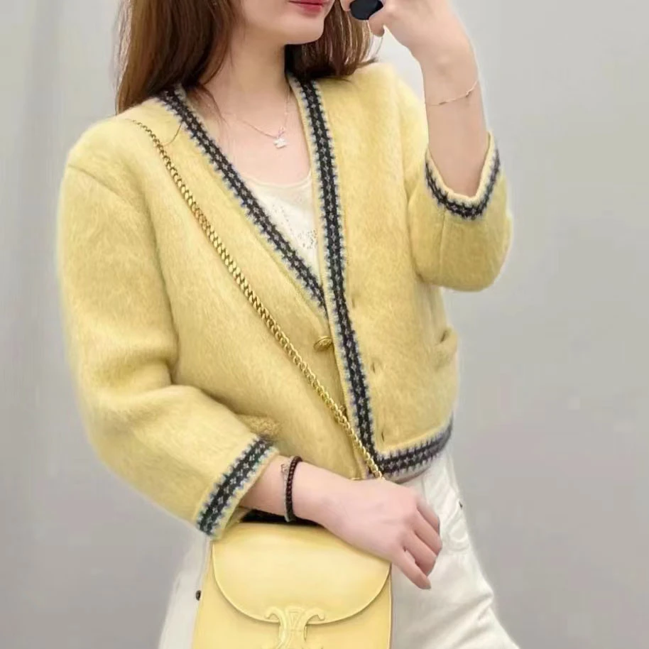 特！版衣 黄色V领毛针织衫 款号YP9181