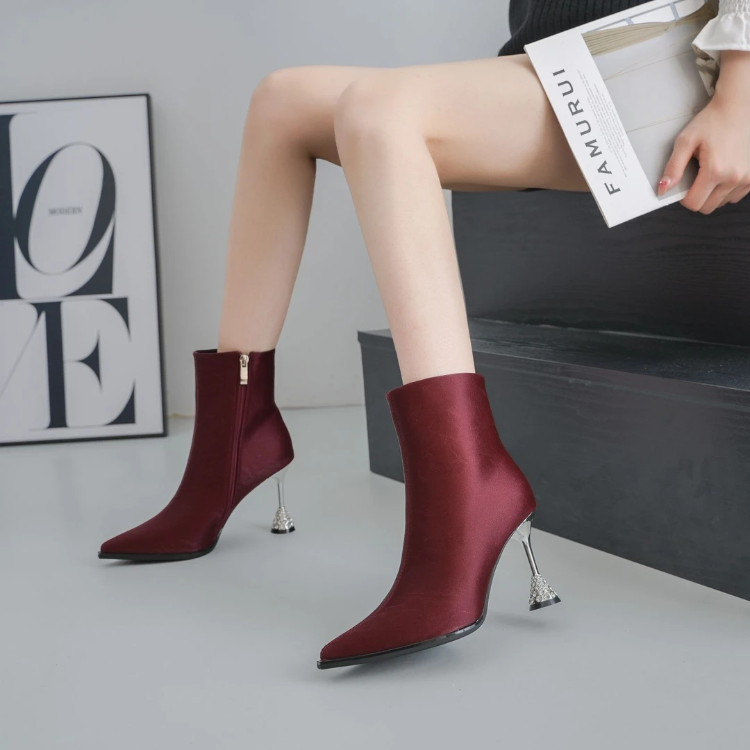 酒红色高跟短靴女2024年新款时尚高级感水钻细跟气质时装靴女