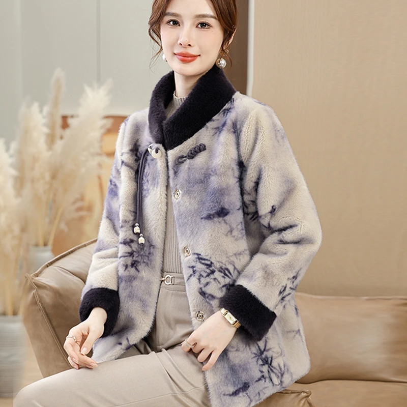 妈妈秋冬装气质仿貂绒外套2024新款中老年女皮毛一体短款气质衣服