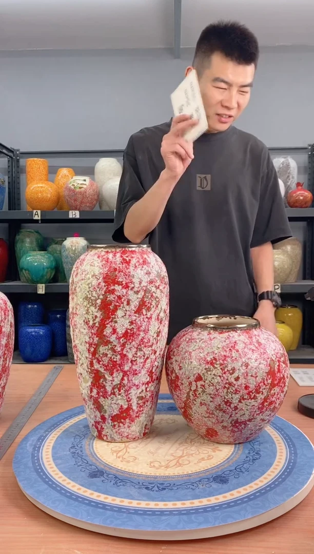 【闪购商品】瓶胭脂红大号+小号陶瓷花瓶 无花