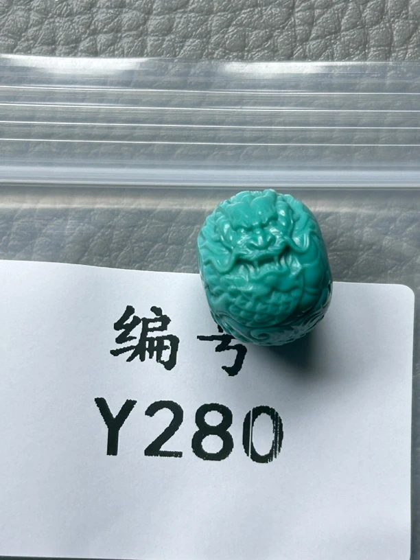 天然原矿雕刻绿松石