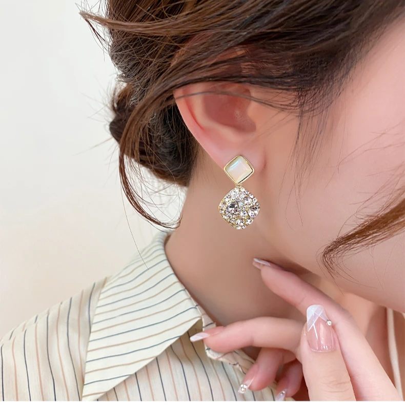 铜合金合成锆石耳饰 气质轻奢百搭小众简约精致时尚耳饰LY0242