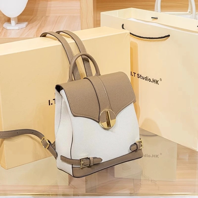 香港正品轻奢女包2025新款真皮双肩包小众今年流行大容量旅行背包