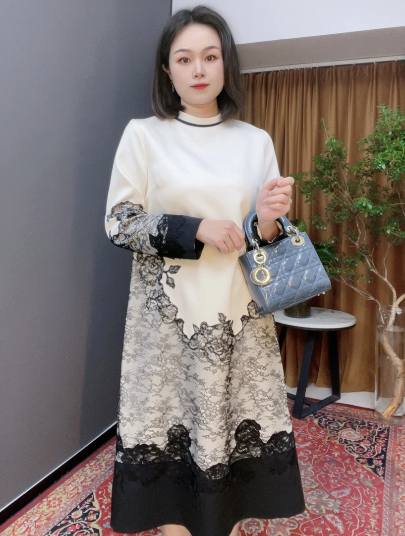 白色拼黑色蕾丝秋冬新款连衣裙时尚女装宽松气质百搭拼接中长款