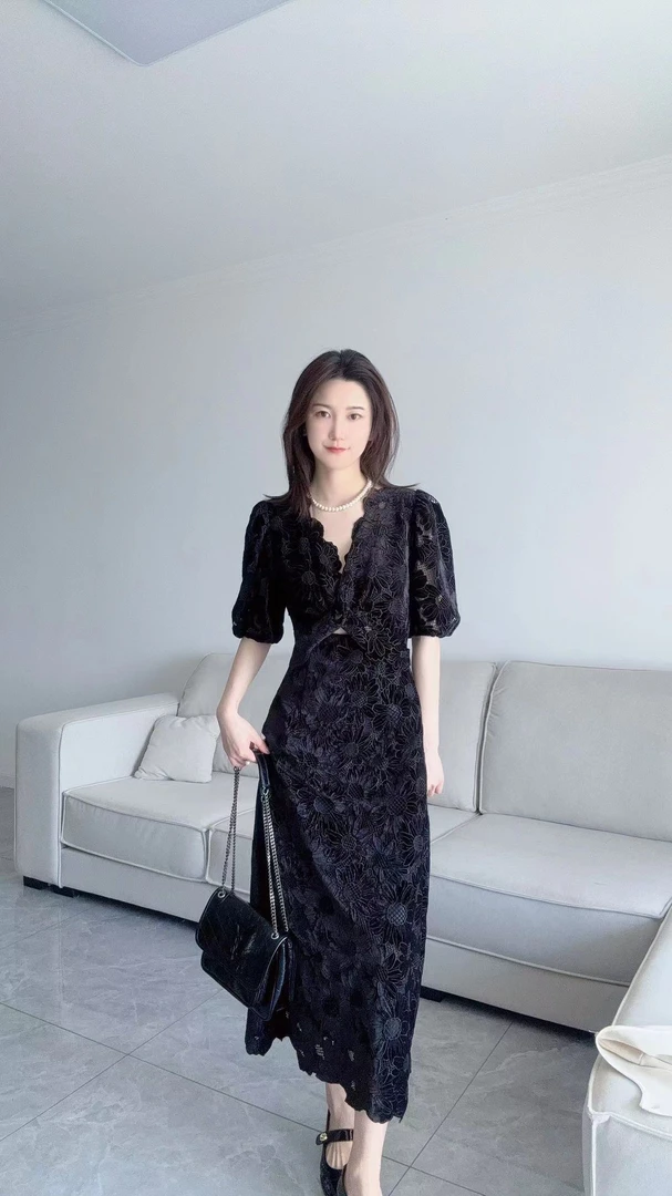 『朱小姐』“繁花”重工刺绣雏菊提花丝绒连衣裙  E659