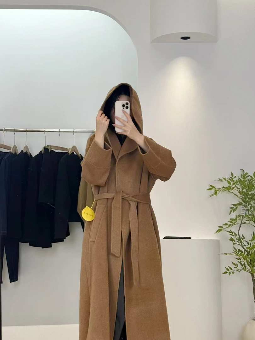 『朱小姐』，“毕业版”纯驼绒连帽浴袍版宽松大衣 E292