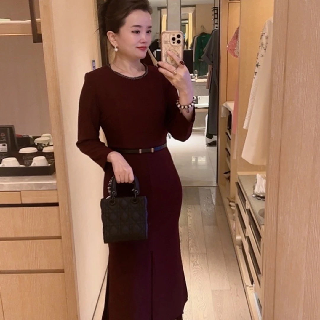 唯伊公馆秋季新款钉珠圆领下摆拼压褶显瘦腰带前开叉连衣裙98484