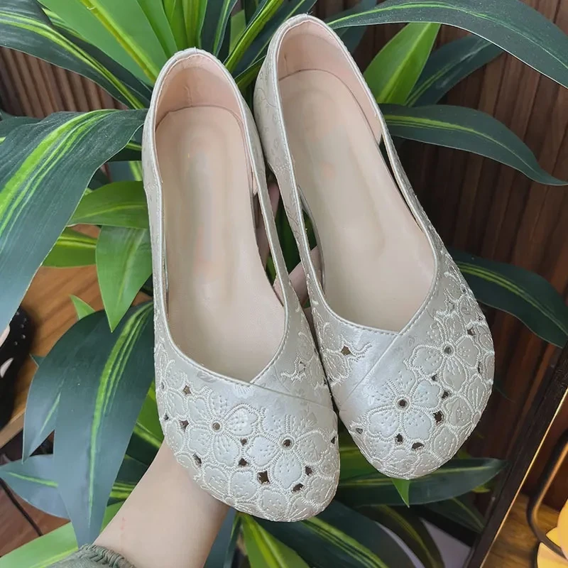 镂空夏季新中式旗袍鞋软底平底中老年软皮凉鞋妈妈鞋舒适透气鞋女
