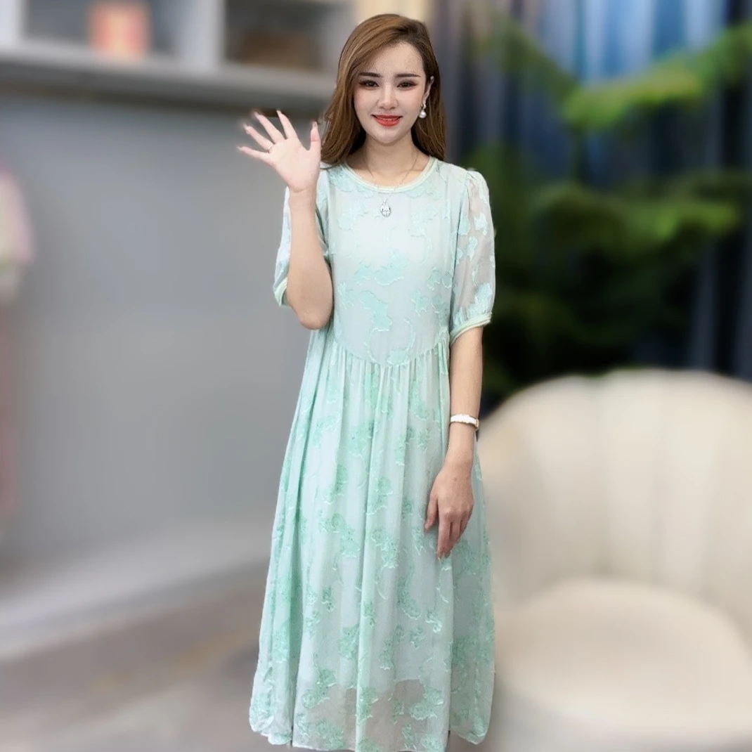 《静静心选》夏季绿色抹茶香香宽松剪花圆领真丝连衣裙 90013