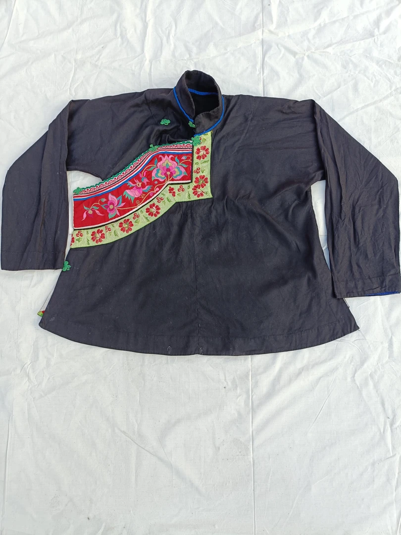 红线苗族土布衣服