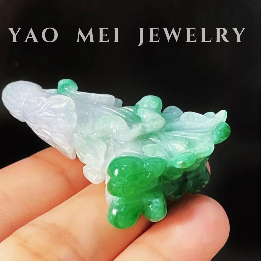 天然A货翡翠白菜精致细腻完美水润大气厚装，可配包包，钥匙，车挂