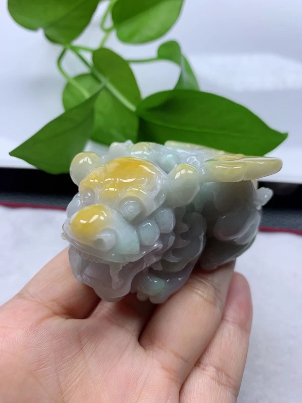 天然缅甸翡翠A货精雕细琢招财貔貅手把件