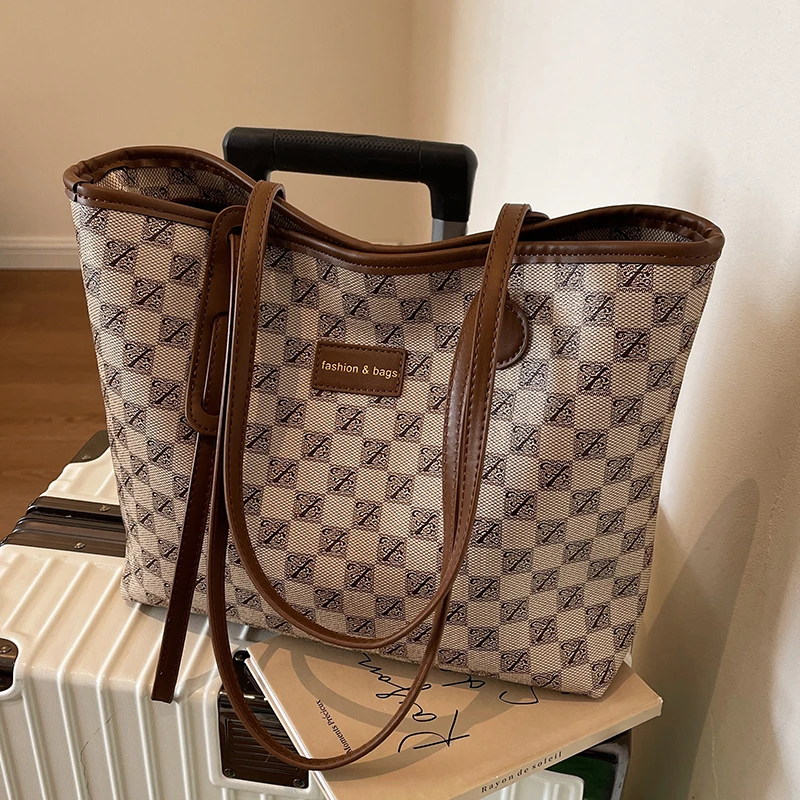 大容量包包女秋冬百搭2023新款休闲质感单肩包格子上课通勤托特包