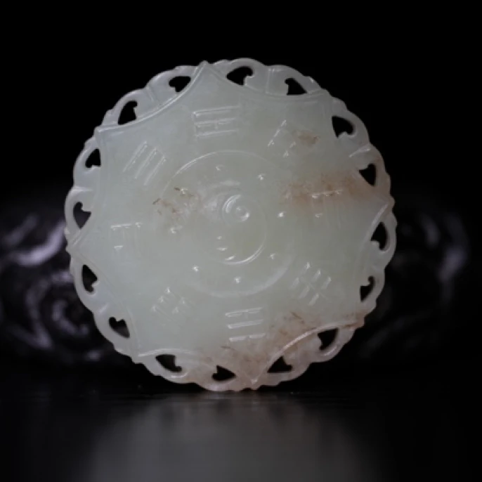 和田玉八卦图腾纹玉璧