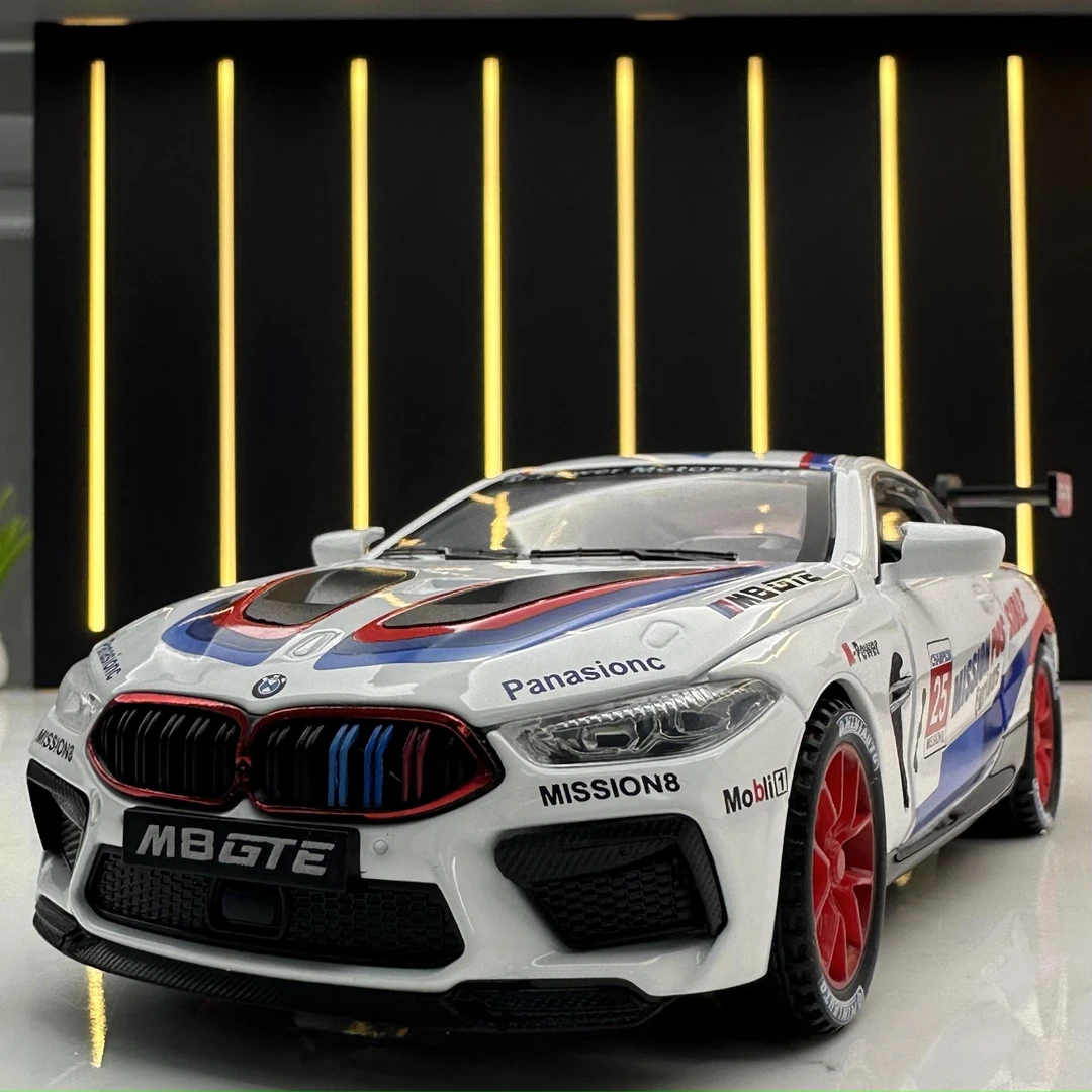 潮玩合金汽车模型1:32宝马M8 GTE赛道版仿真收藏摆件声光玩具跑车