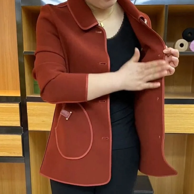 网红爆款春秋新款女装外套洋气高档妈妈装风衣中老年女纯色小西装