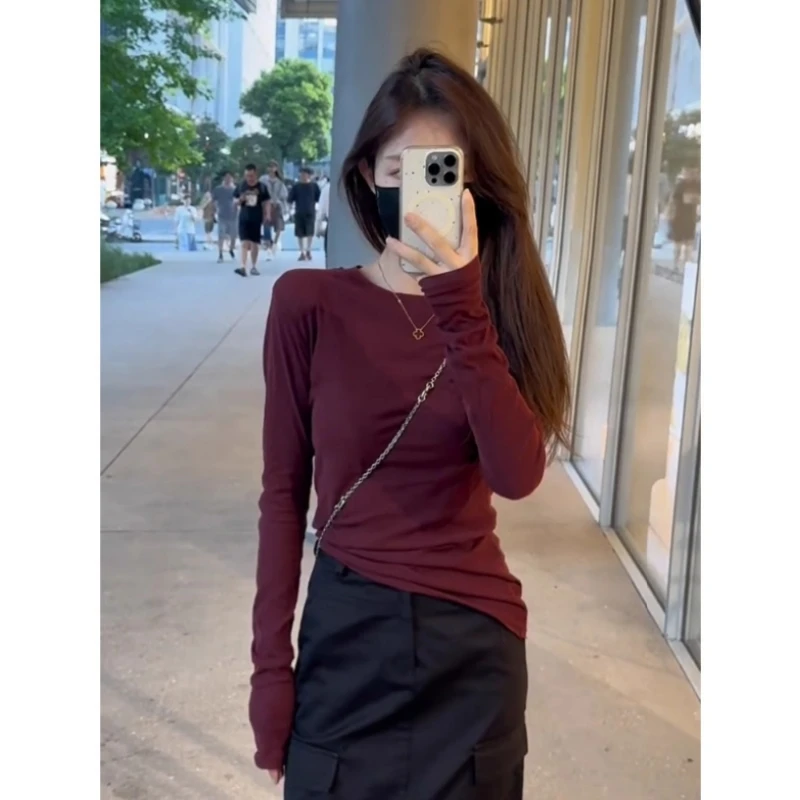 韩系甜辣酒红色正肩内搭长袖T恤女早秋季小个子短款修身打底上衣