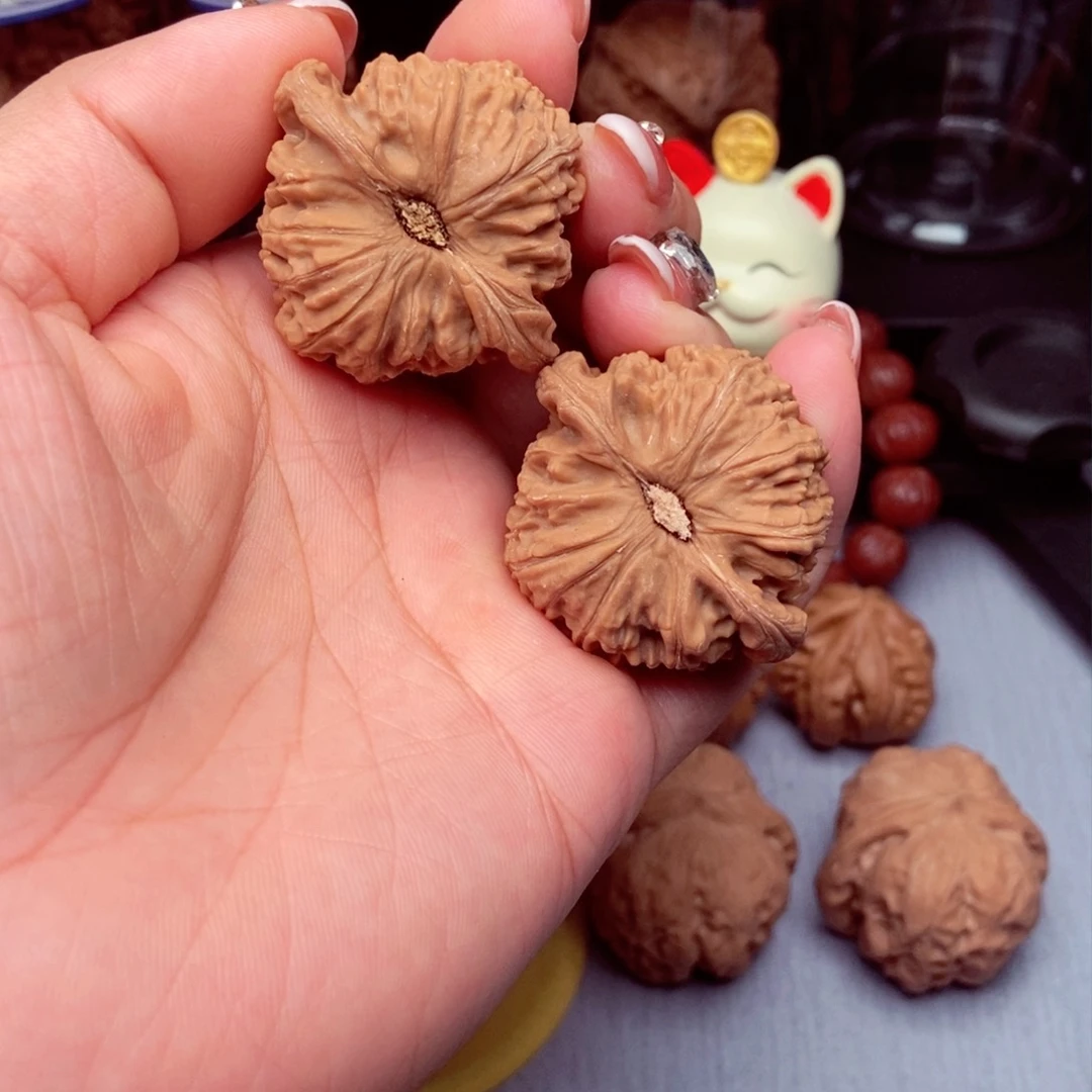 文玩核桃吊坠白狮全41