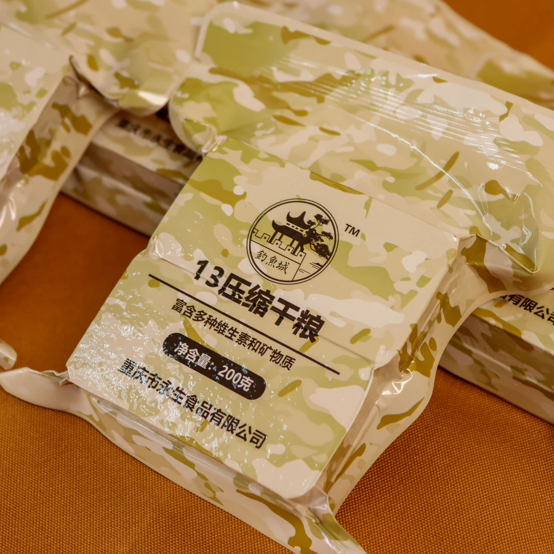 压缩饼干13型铁桶装纸箱装战略应急干粮学生代餐户外便携家庭囤货
