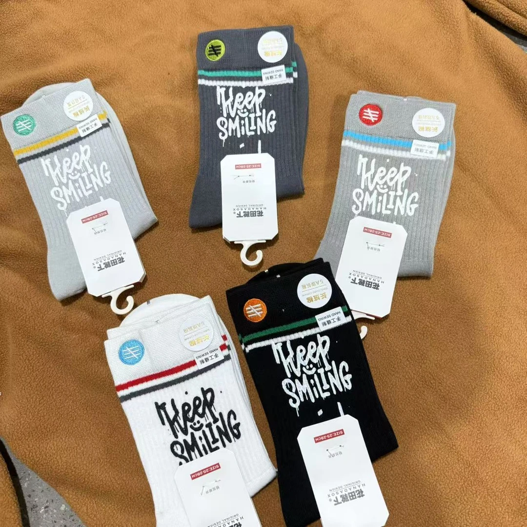 HT6661男生潮流时尚中筒袜舒适