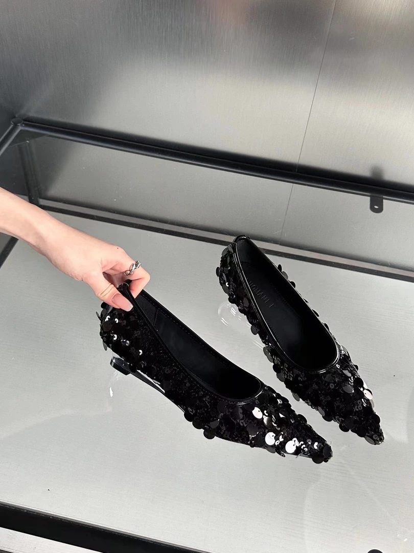 美！亮片尖头坡跟浅口单鞋百搭时尚舒适