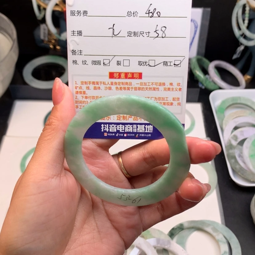 【闪购商品】定制翡翠翡翠手镯未镶嵌小**～